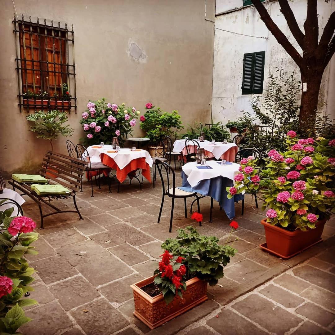 Antica Casa Dei Rassicurati Bed & Breakfast Montecarlo Eksteriør bilde