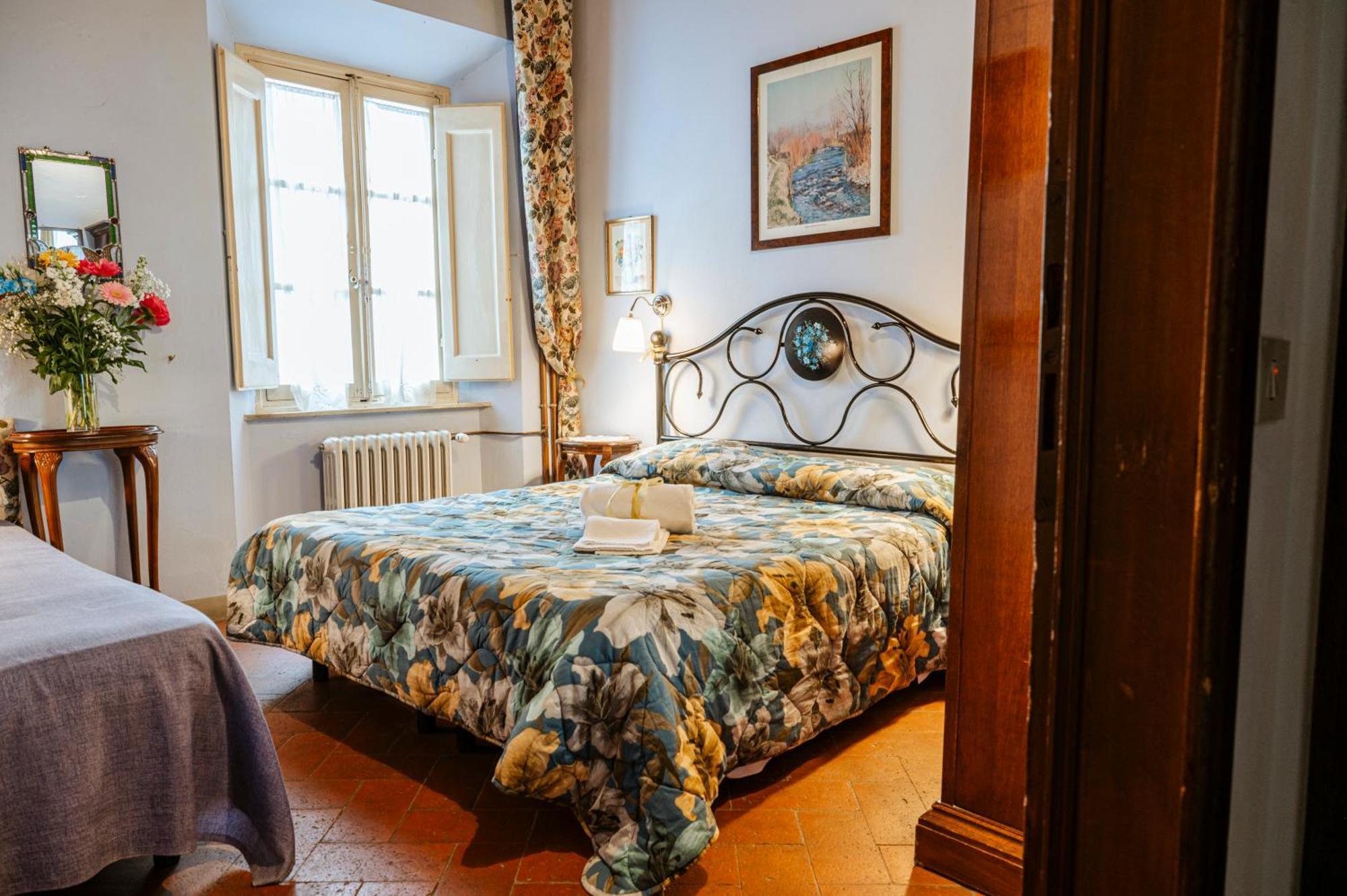 Antica Casa Dei Rassicurati Bed & Breakfast Montecarlo Eksteriør bilde