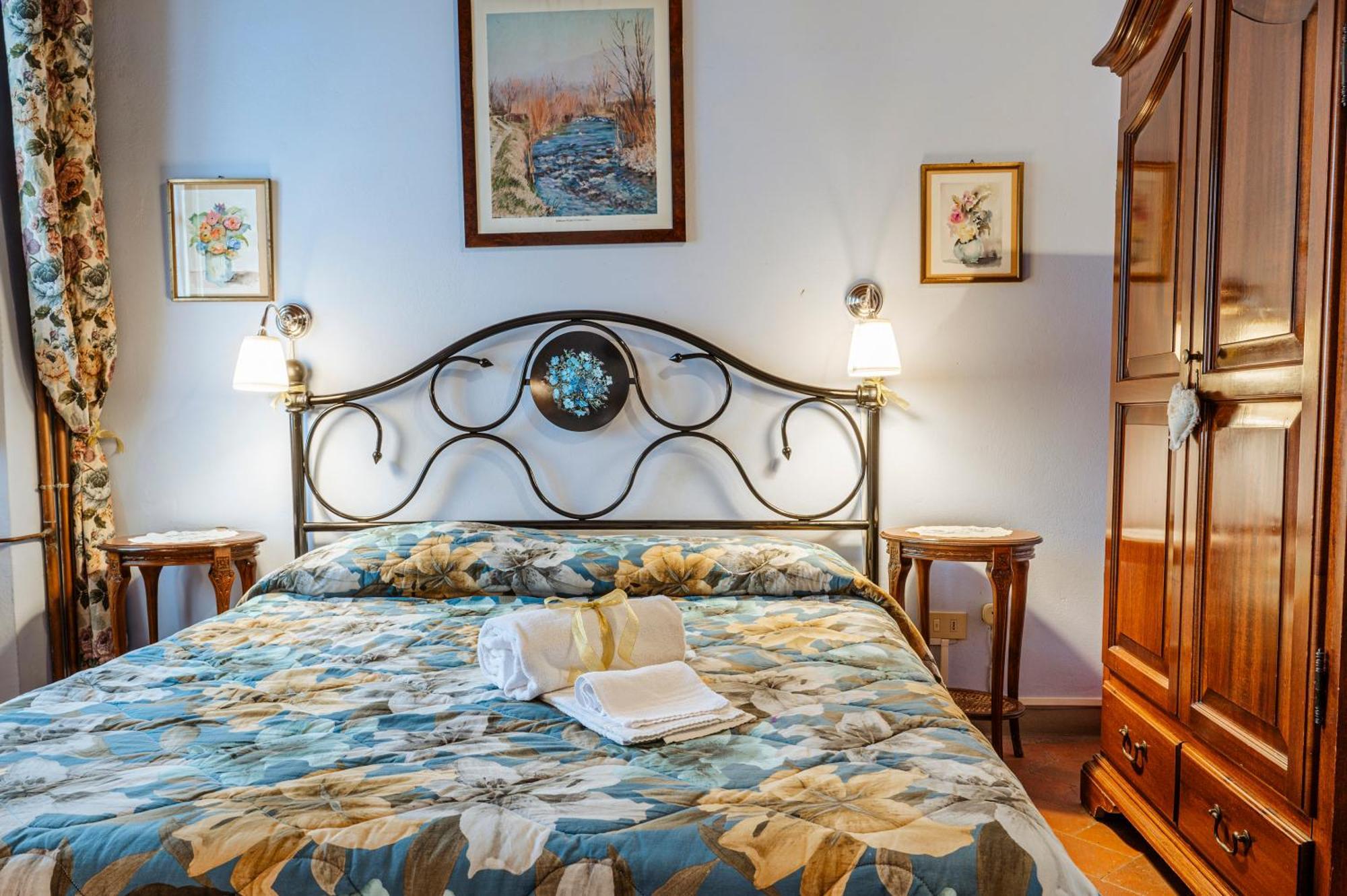 Antica Casa Dei Rassicurati Bed & Breakfast Montecarlo Eksteriør bilde