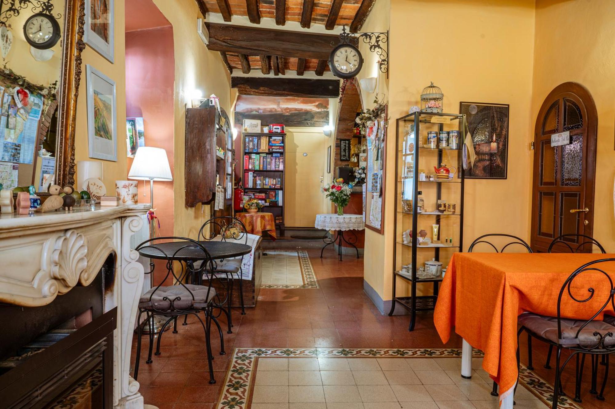 Antica Casa Dei Rassicurati Bed & Breakfast Montecarlo Eksteriør bilde