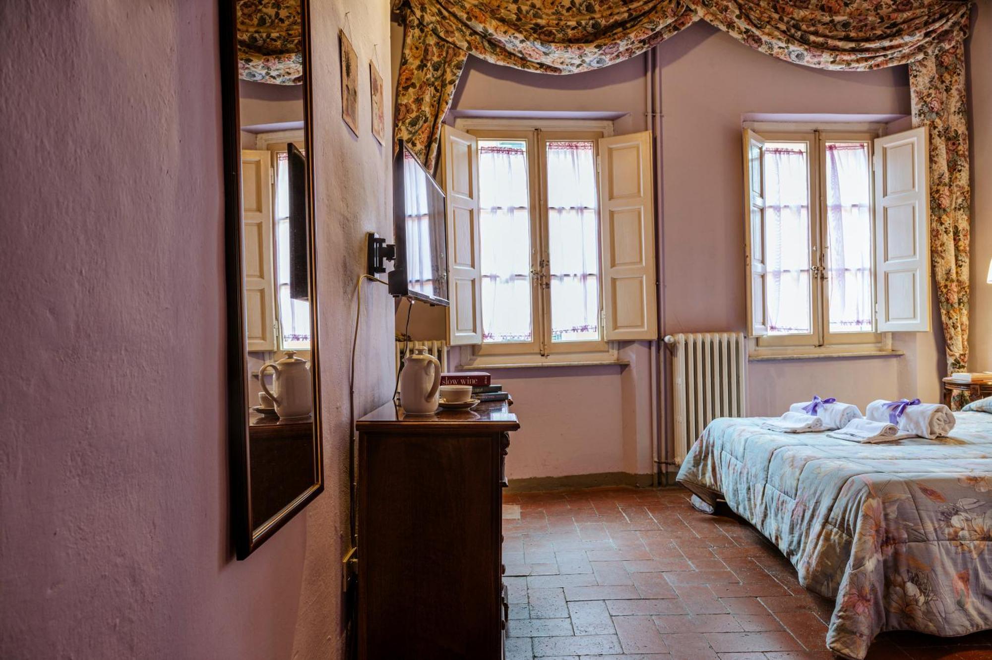 Antica Casa Dei Rassicurati Bed & Breakfast Montecarlo Eksteriør bilde