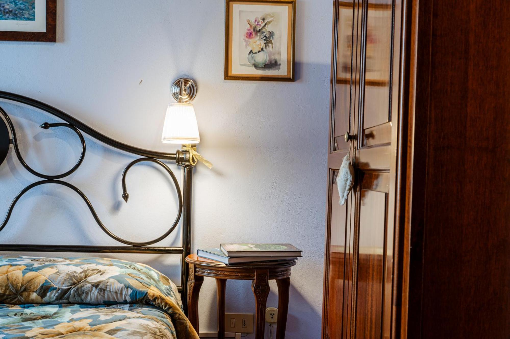 Antica Casa Dei Rassicurati Bed & Breakfast Montecarlo Eksteriør bilde