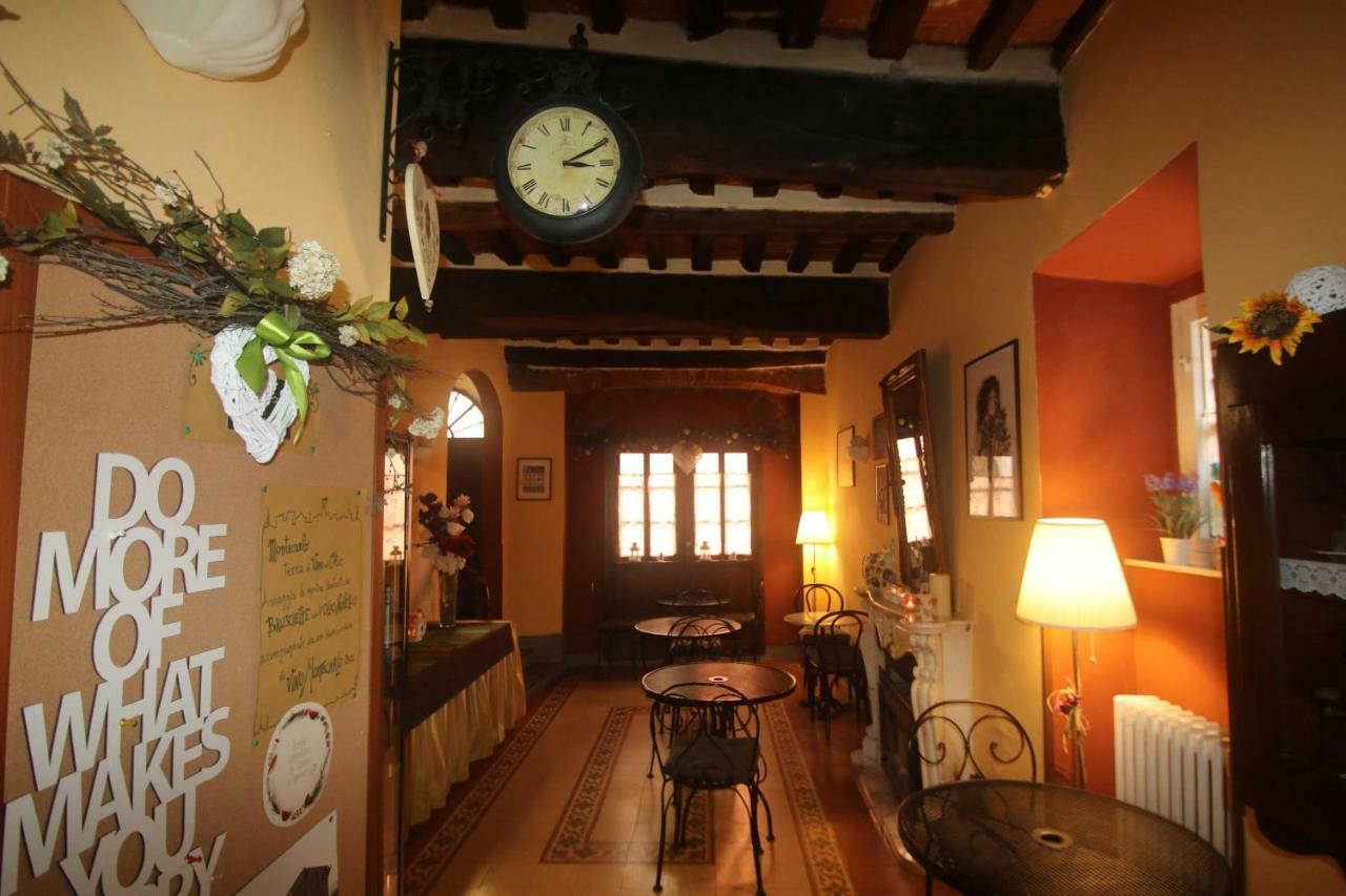 Antica Casa Dei Rassicurati Bed & Breakfast Montecarlo Eksteriør bilde