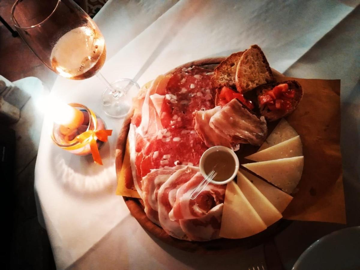Antica Casa Dei Rassicurati Bed & Breakfast Montecarlo Eksteriør bilde